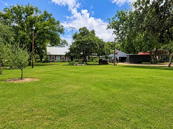 15264 Fm 530, Hallettsville, TX 77964