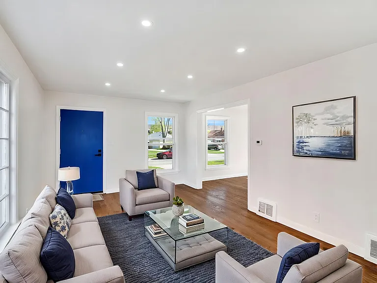248 Adelaide Pl — Photo 3