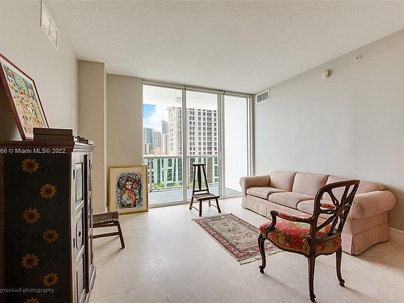 4th image of 520 NE 29th St #1008