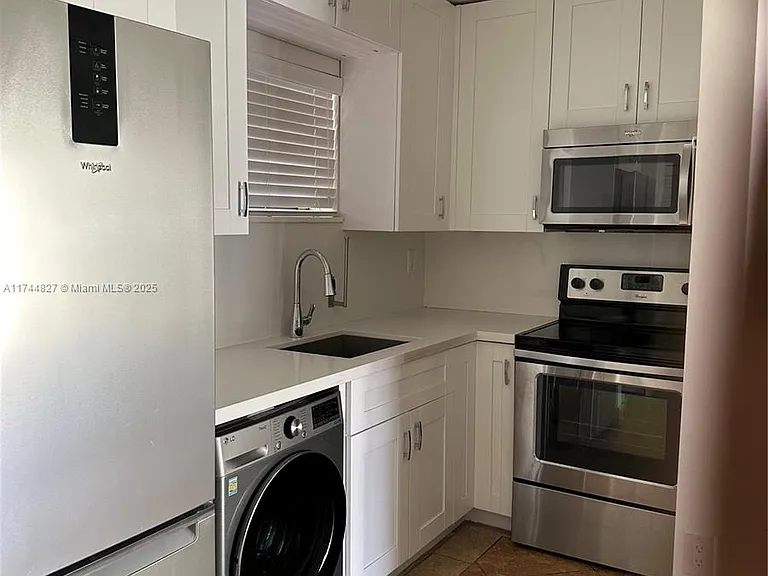 399 NW 72nd Ave #310 — Photo 4