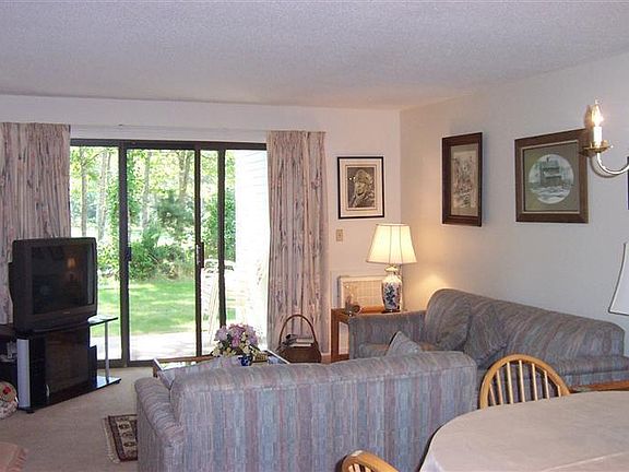 4th image of 192 Eaton Lane #192