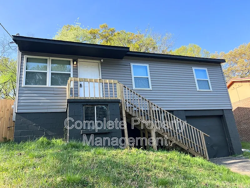 3 bed, 1.0 bath, 1075 sqft, $1,150 — Photo 2