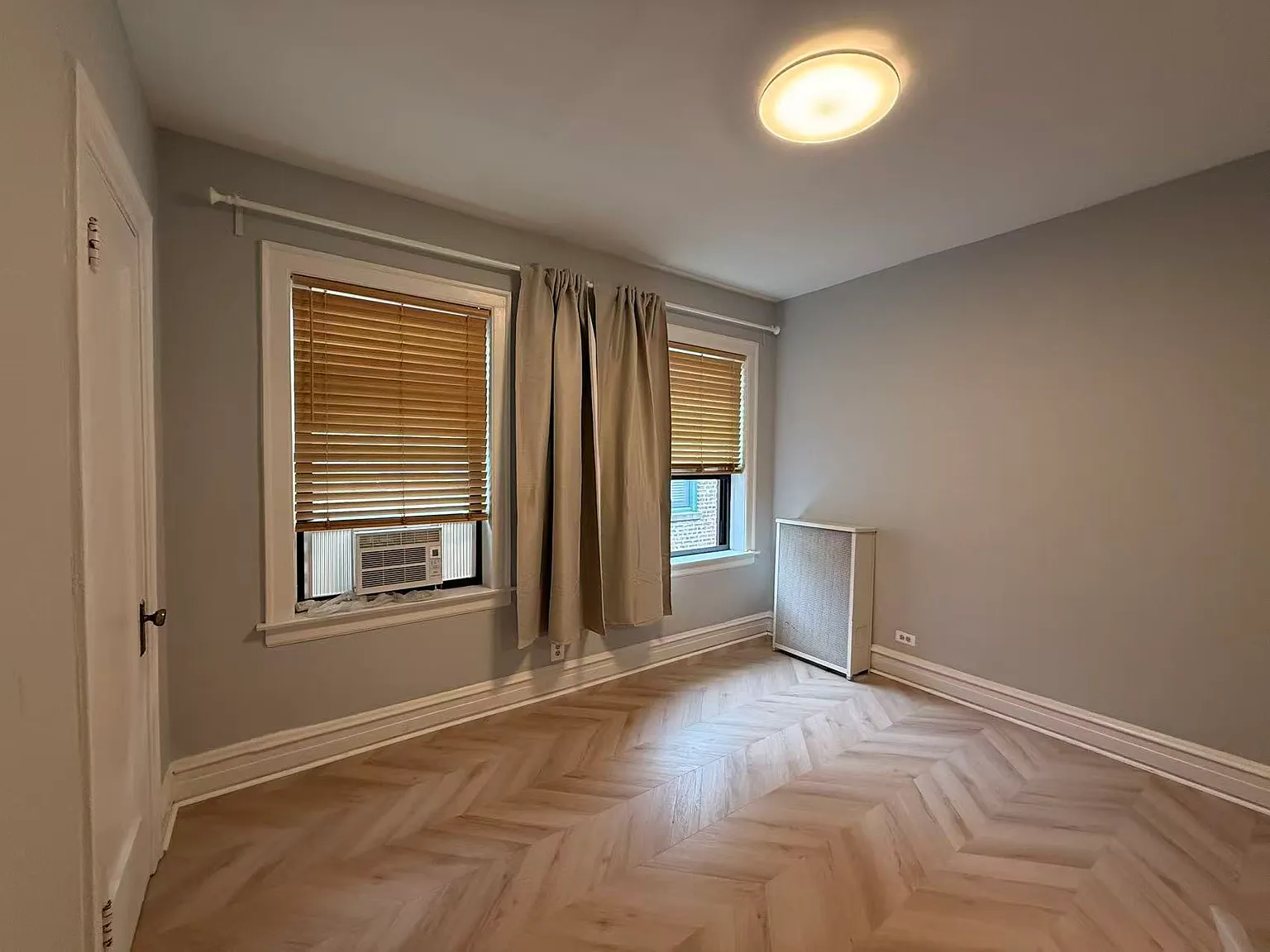 5455 S Ingleside Ave — Photo 3