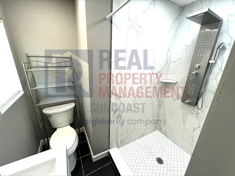 563 Parkview Dr — Photo 10