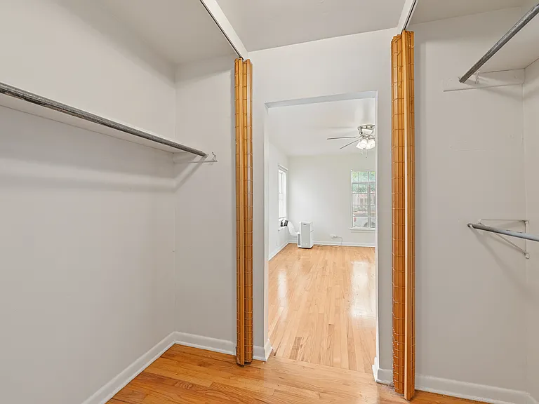 417 W Gramercy Pl #1 — Photo 12