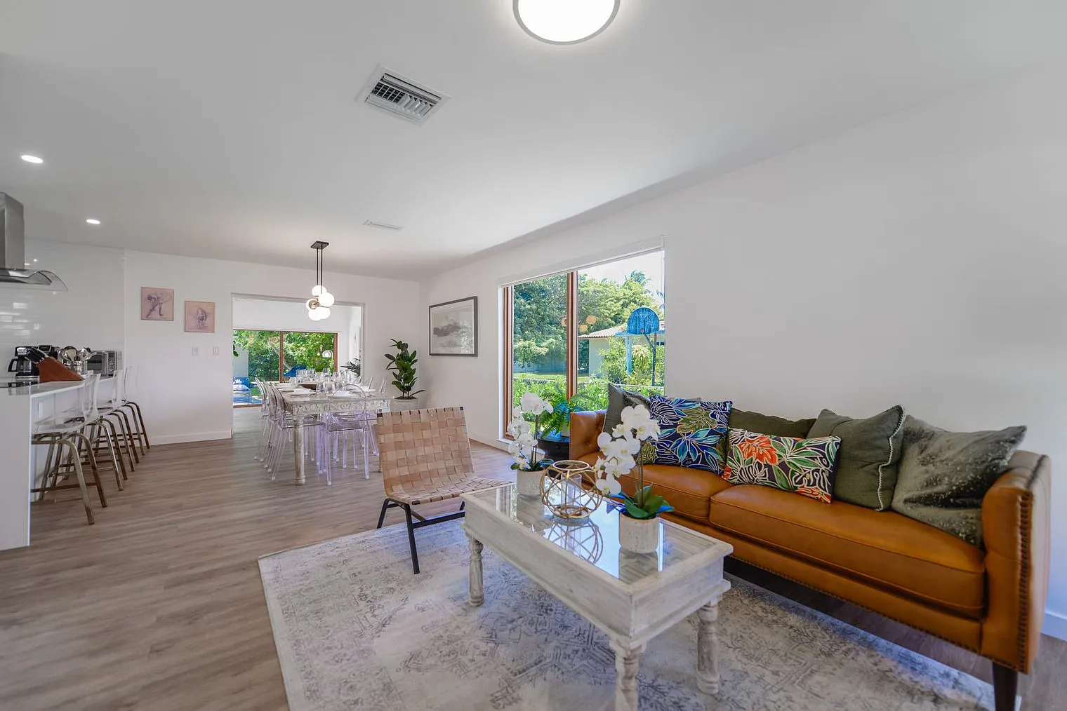 4 bed, 2.0 bath, 2142 sqft, $6,520 — Photo 1