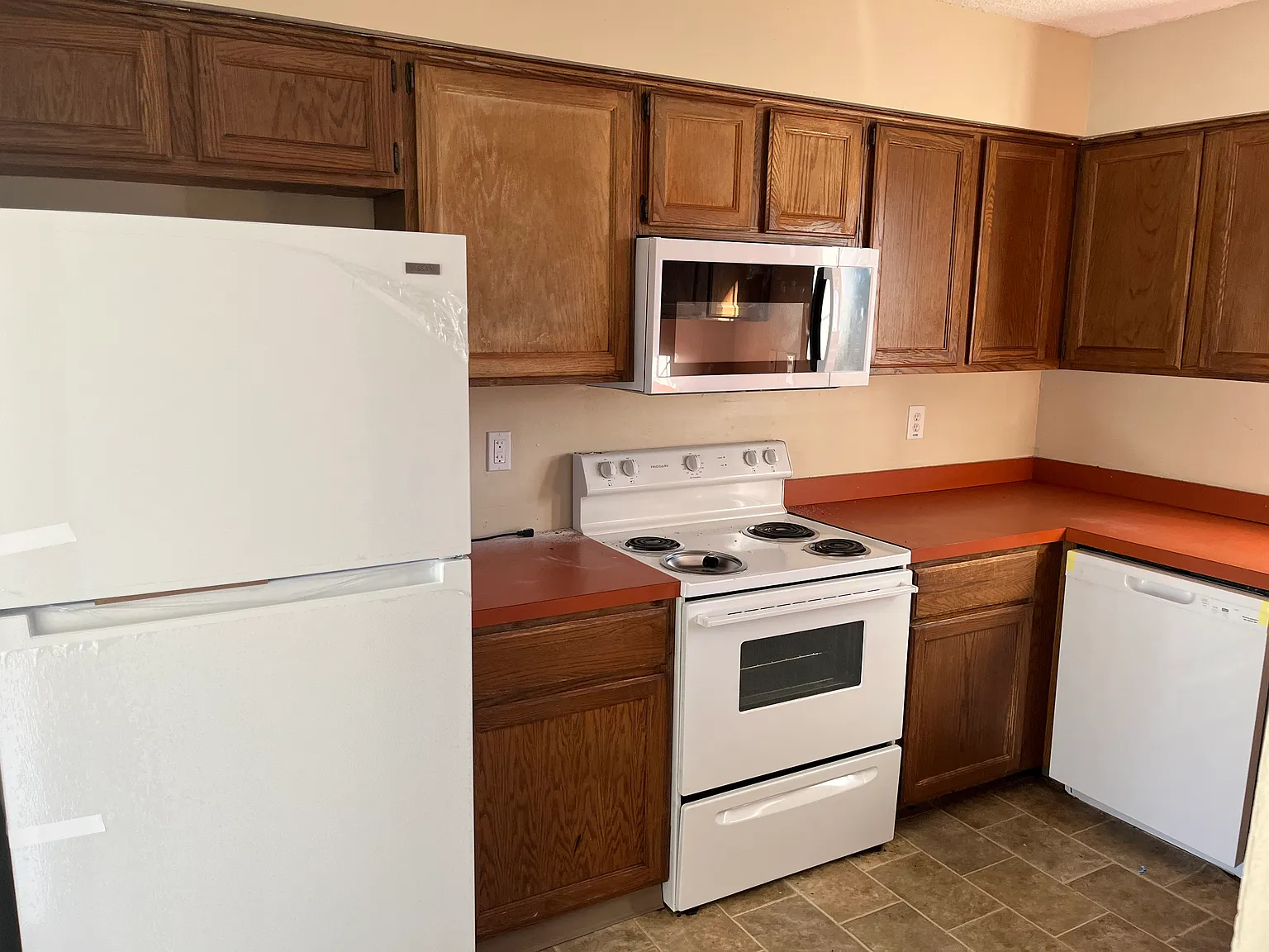 3 bed, 2.5 bath, 1550 sqft, $1,400 — Photo 3