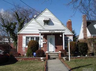 17 Bee St, Valley Stream, NY 11580