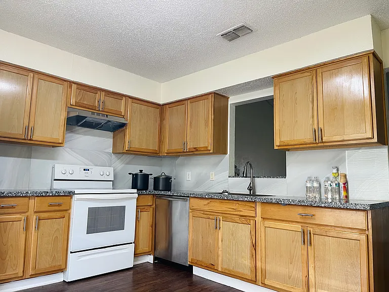 3400 Pleasant Valley Ln #3400 — Photo 10