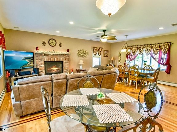 3rd image of 37 Heather Hills Dr