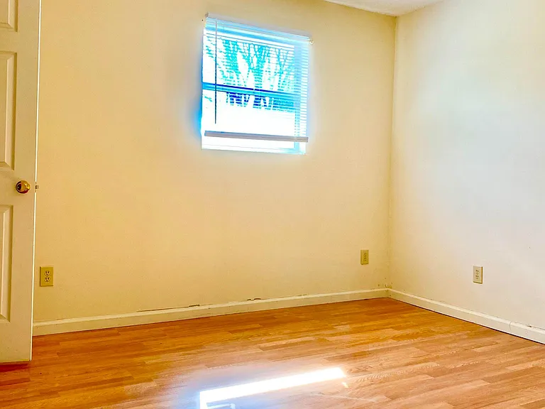 139 Rowe Ln — Photo 8