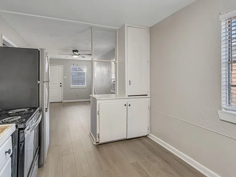 4720 Carmen St #A — Photo 8