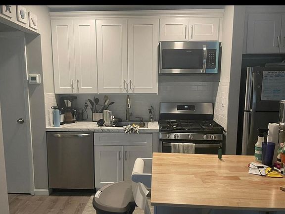 2nd image of 616 E Broadway #2B