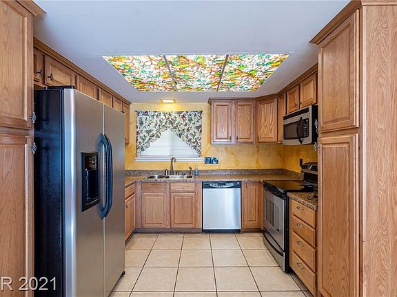 4th image of 720 Ann Dr