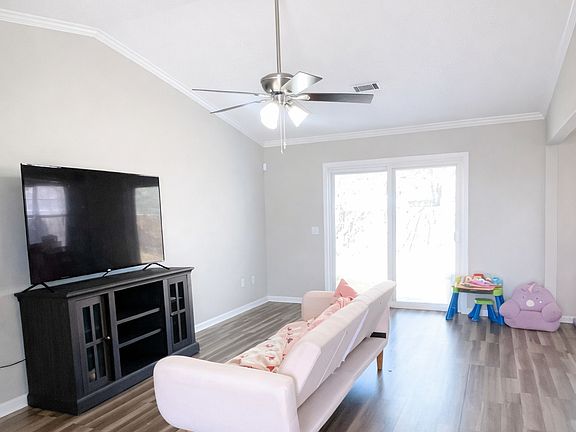 3rd image of 161 Crosby Dr