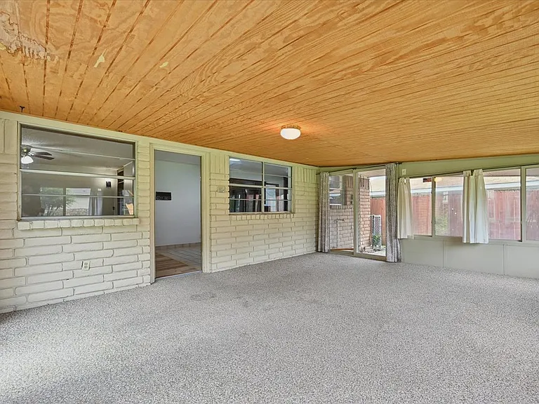 1012 W Madison St N — Photo 19
