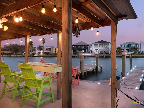 121 Ridge Harbor Dr, Rockport, TX 78382