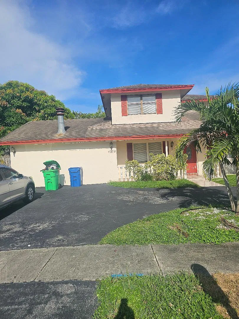 3 bed, 2.5 bath, 2337 sqft, $3,500 — Photo 3