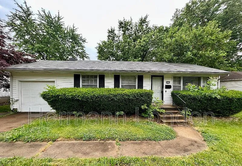 1114 Addison Dr photo 1