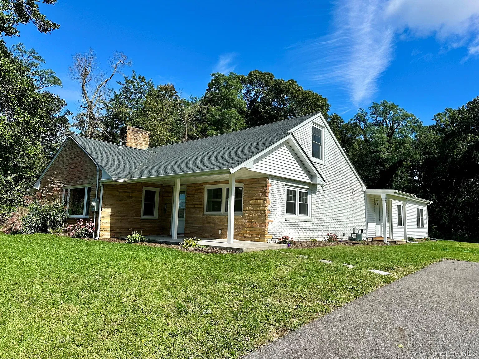 4 bed, 3.5 bath, 5000 sqft, $5,000 — Photo 1