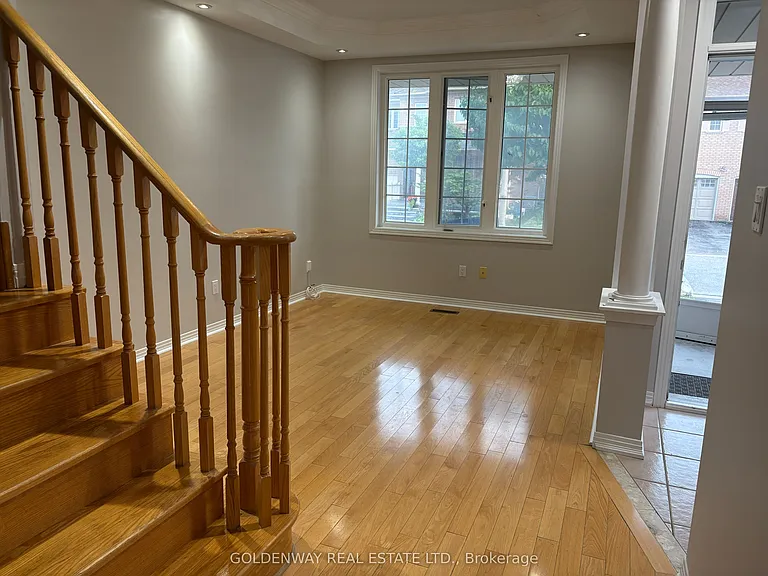 34 Whitford Rd — Photo 2