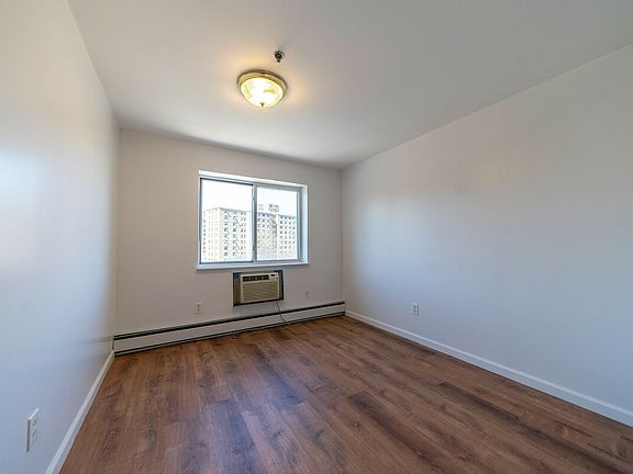5th image of 34-51 Leavitt St #4A