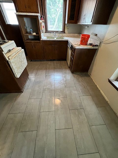 2nd image of 1738 Chatham St #1