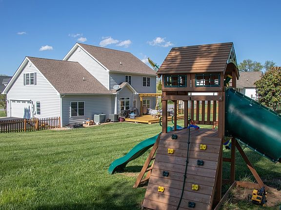 3rd image of 104 Holly Ridge Rd