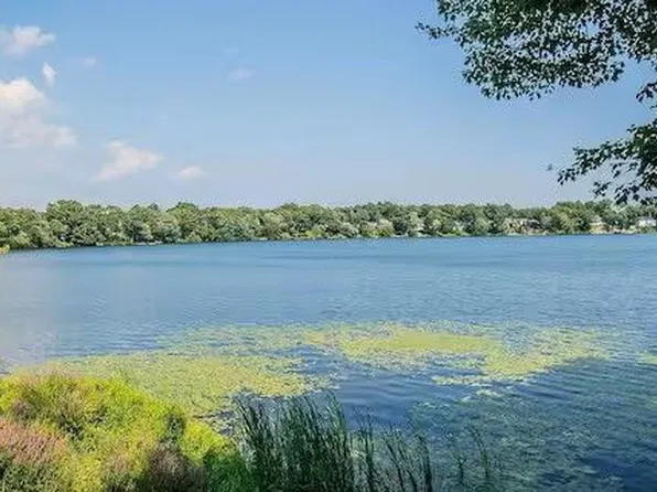 336 Lake Shore Dr, Warwick, RI 02889
