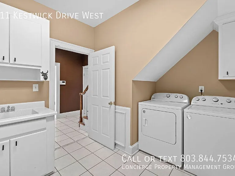 211 Kestwick Dr W — Photo 24