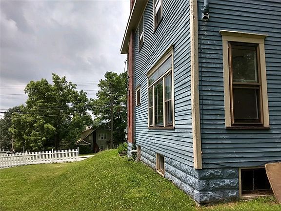 5th image of 593 Baldwin St