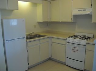 907 N 26th St APT 305, Milwaukee, WI 53233