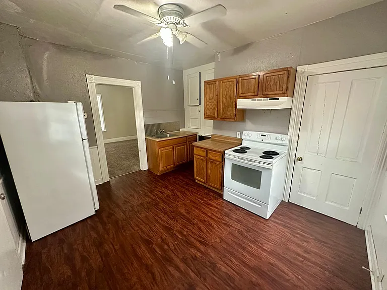 206 Courtland St — Photo 2