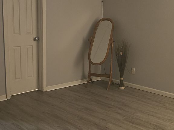 5th image of 364 1/2 Blaine Ave #1/2