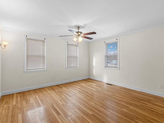 5th image of 596 Metacom Ave