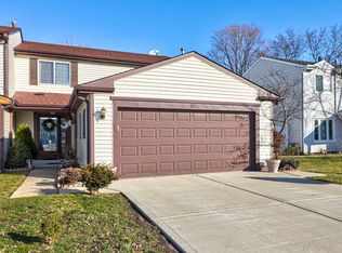 36 Stonefield Dr, Glendale Heights, IL