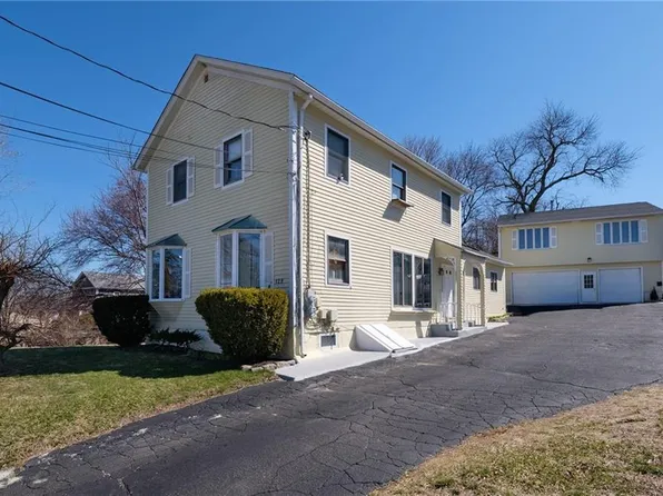 129 Simmonsville Ave, Johnston, RI 02919