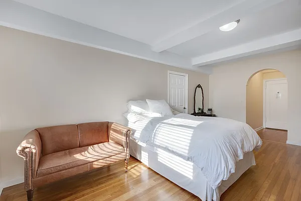 Rented by Cooper & Cooper Real Estate | media 25