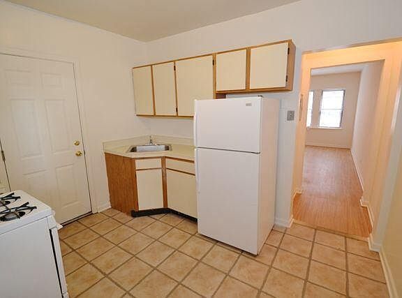 4th image of 5746 N Winthrop Ave #102