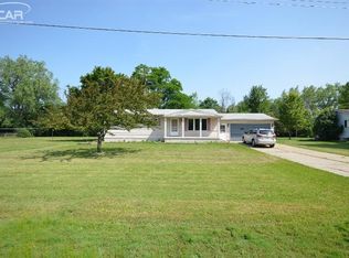 4305 Cardinal Dr, Grand Blanc, MI 48439