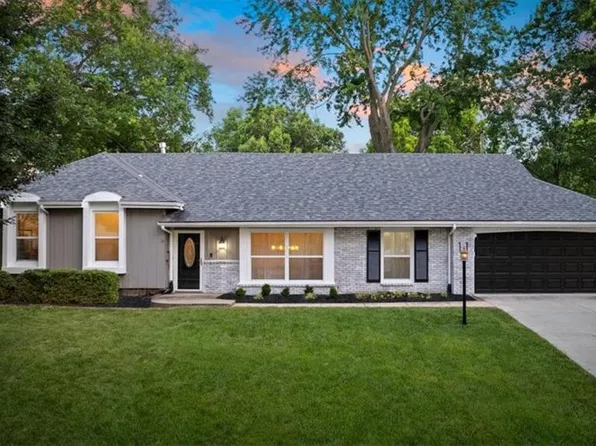 11 W Bridlespur Dr, Kansas City, MO 64114