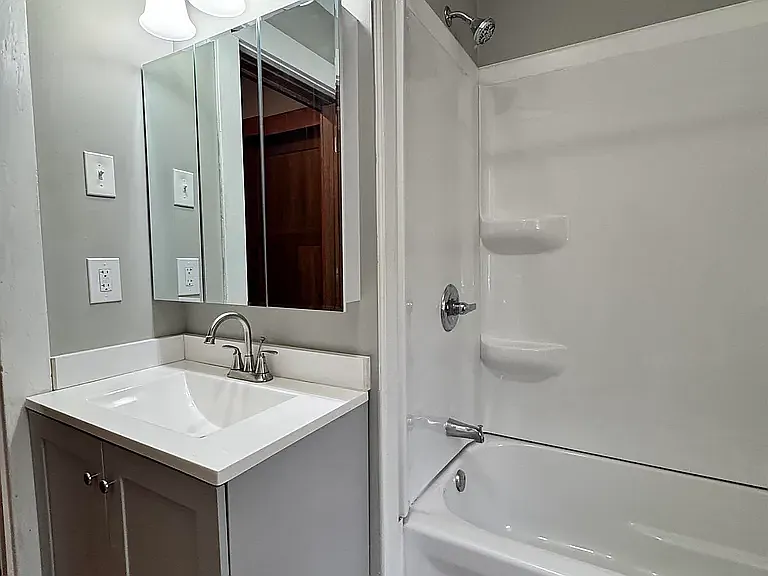329 NW Waite St — Photo 16