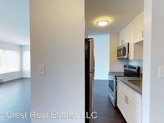3rd image of 4141 Brooklyn Ave NE APT 302