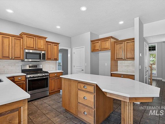 3rd image of 12935 N Schicks Ridge Rd