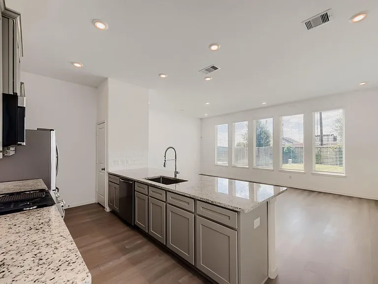 4146 Balboa Dr — Photo 7