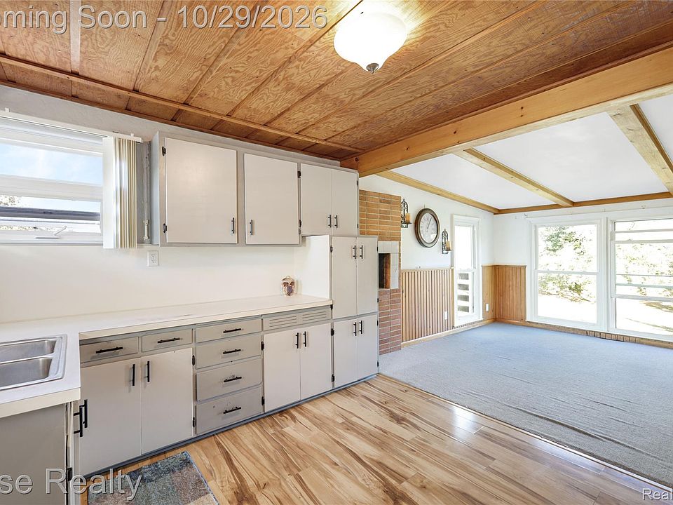 8033 Clarence St, photo 8