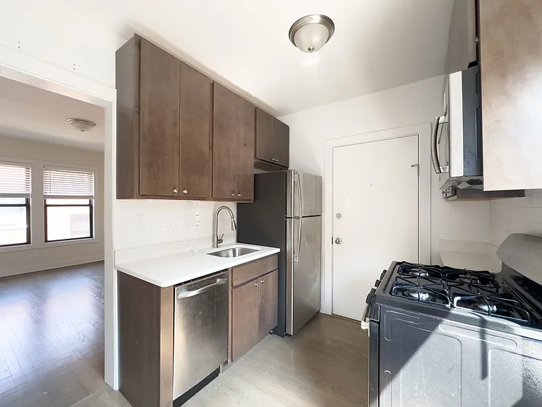 2641 N Spaulding Ave #W4 — Photo 2