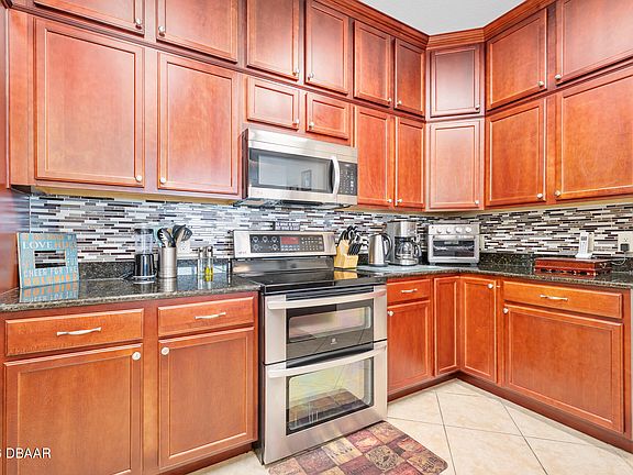 4th image of 2801 S Ridgewood Ave Unit 712