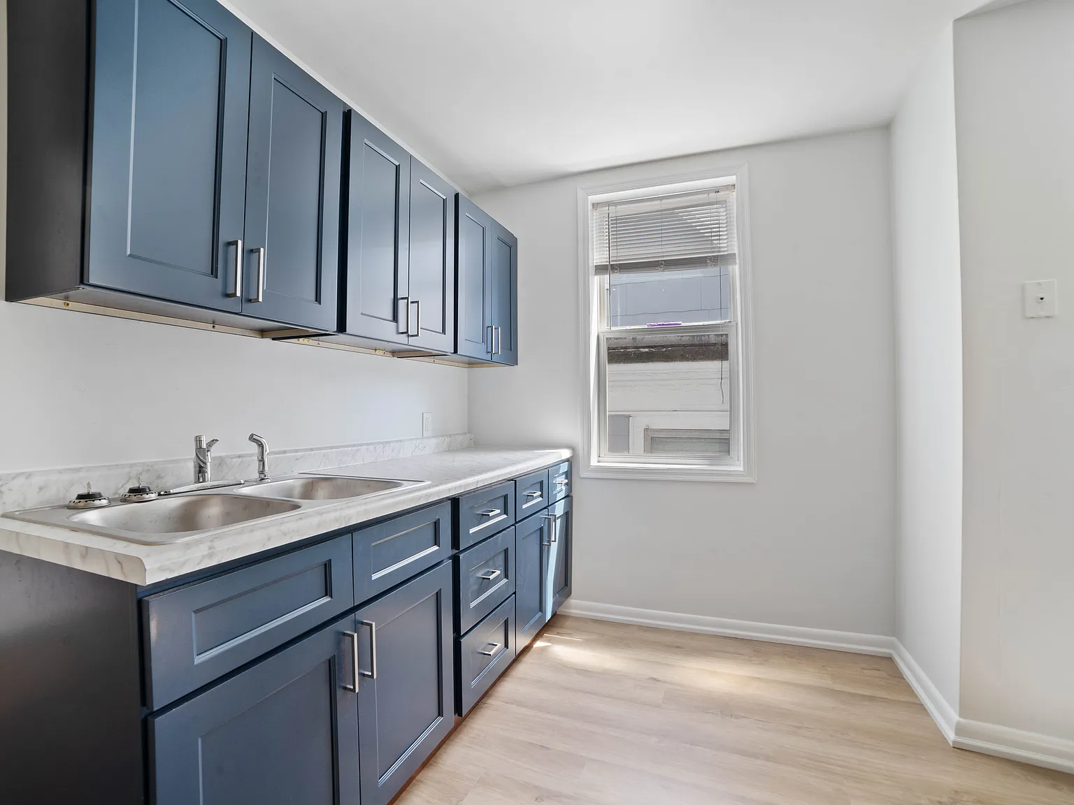 1 bed, 1200 sqft, $1,350 — Photo 2