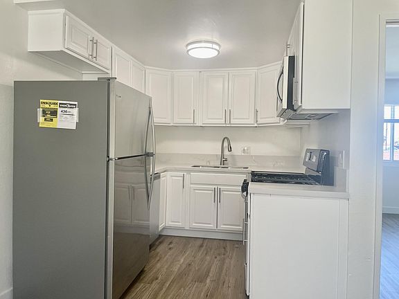 4th image of 4246 42nd St APT 5